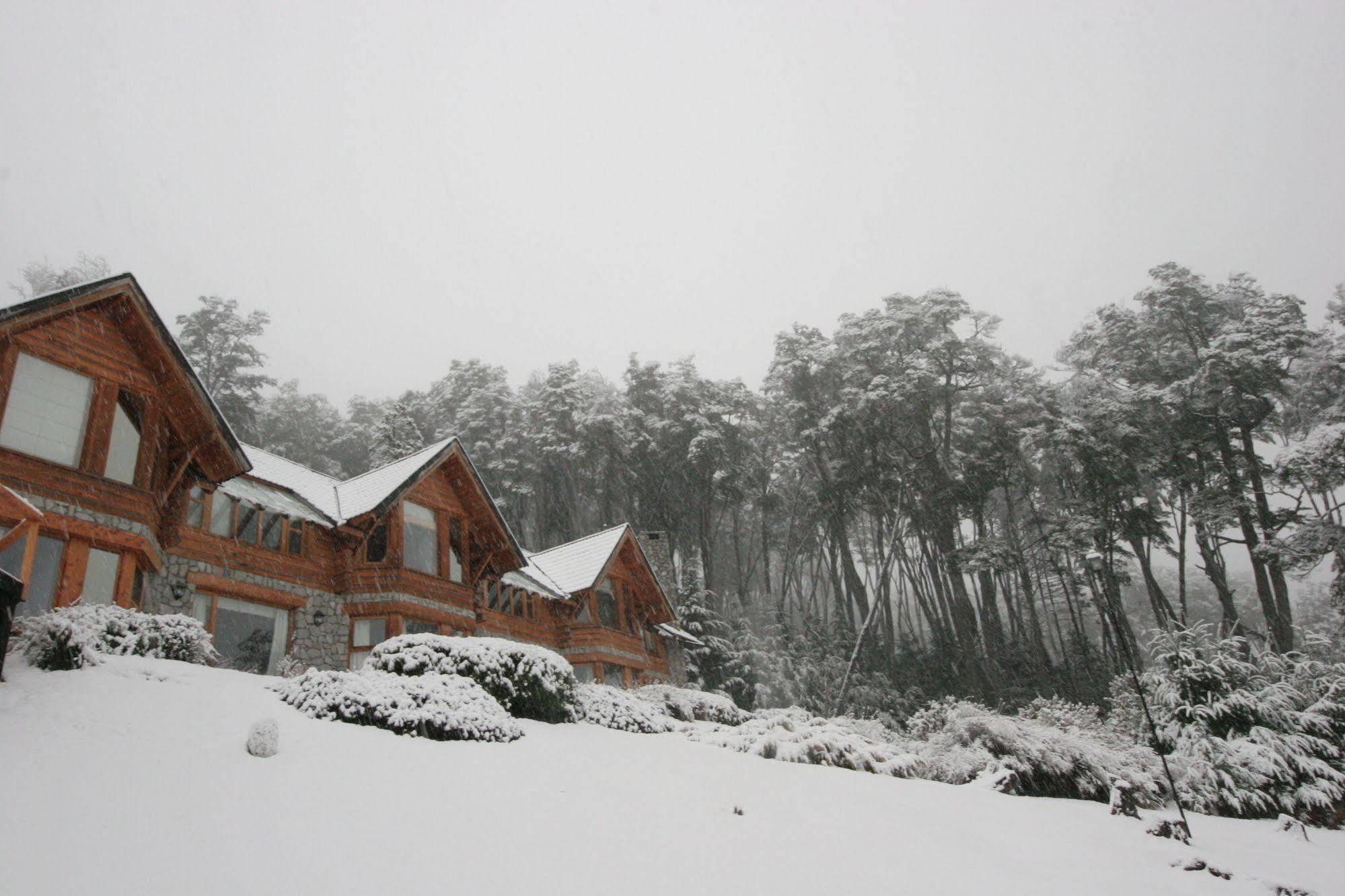 Hotel Amigos del Bosque Villa La Angostura Exterior foto